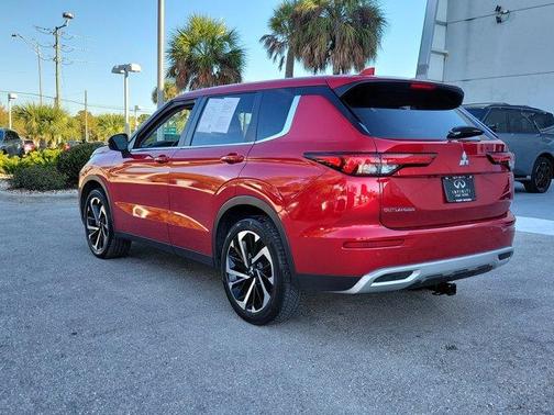 2023 Mitsubishi Outlander SE