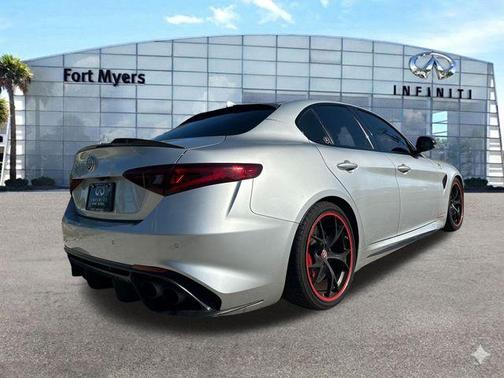 Silverstone Gray Metallic 2018 Alfa Romeo Giulia Quadrifoglio
