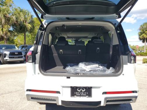 2025 INFINITI QX80 PURE