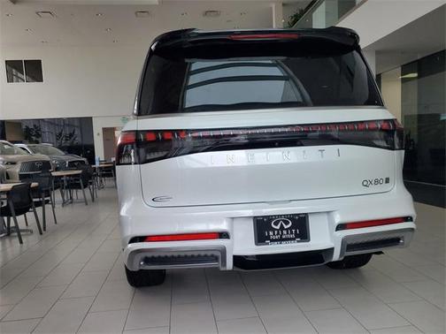 2025 INFINITI QX80 PURE