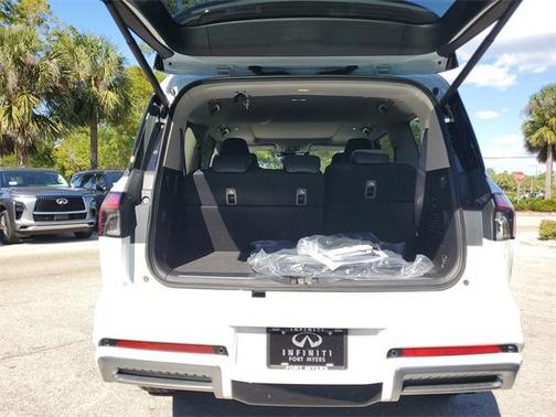 2025 INFINITI QX80 PURE