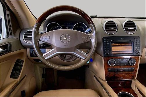 Steel Gray Metallic 2010 Mercedes-Benz M-Class ML 350
