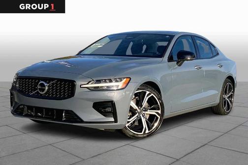 2024 Volvo S60 B5 Plus Dark Theme