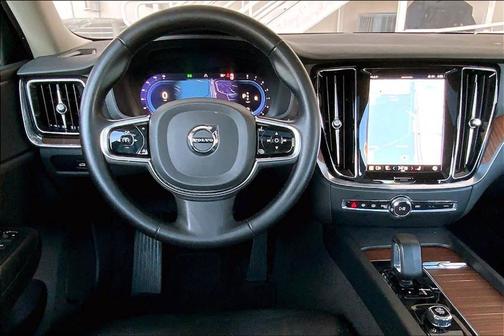 2024 Volvo S60 B5 Plus Dark Theme