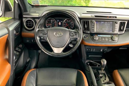 2018 Toyota RAV4 SE