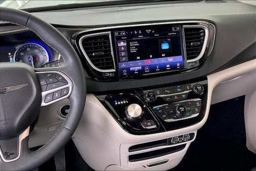 2023 Chrysler Pacifica Touring-L