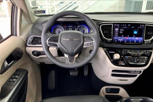 2023 Chrysler Pacifica Touring-L