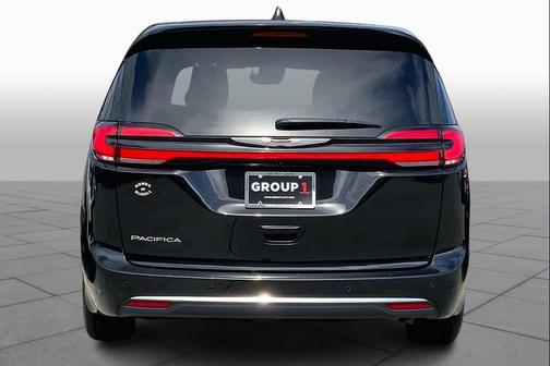 Diamond Black 2025 Chrysler Pacifica Select