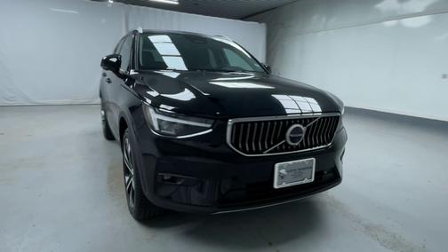 2025 Volvo XC40 Plus Bright Theme