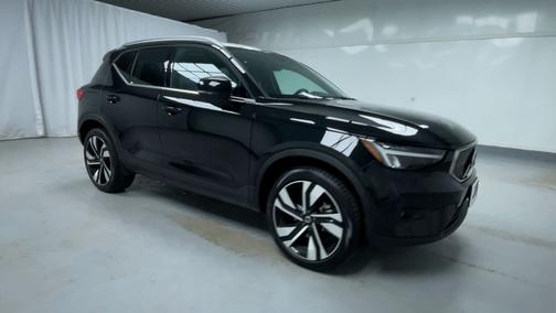 2025 Volvo XC40 Plus Bright Theme