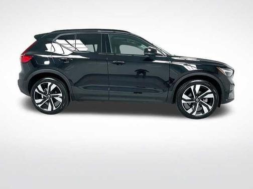 2025 Volvo XC40 Plus