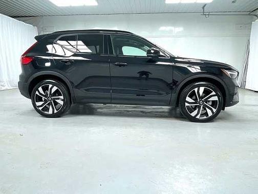 2025 Volvo XC40 Plus