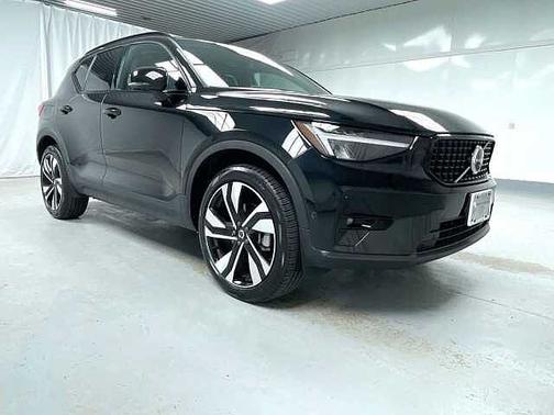 2025 Volvo XC40 Plus
