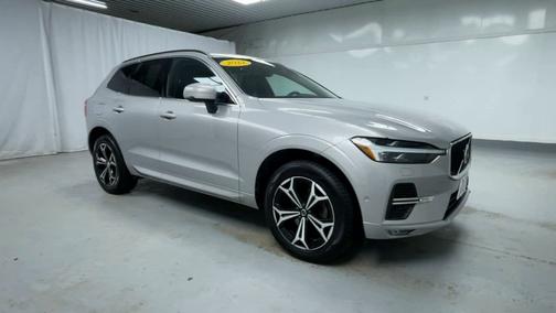 2022 Volvo XC60 B5 Momentum