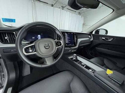 2025 Volvo XC60 Plus