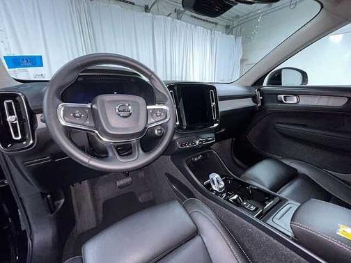 2025 Volvo XC40 Plus