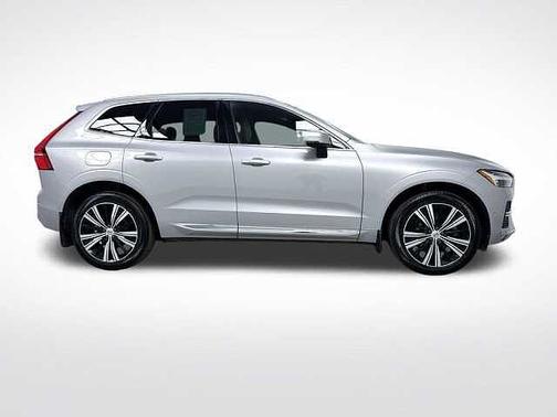 Silver Dawn 2023 Volvo XC60 Plus