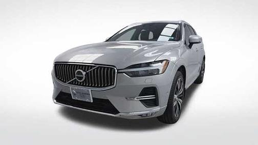 Silver Dawn 2023 Volvo XC60 Plus