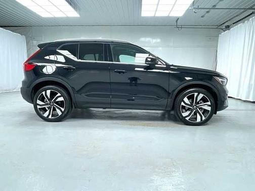 2025 Volvo XC40 Plus