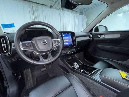 2025 Volvo XC40 Plus