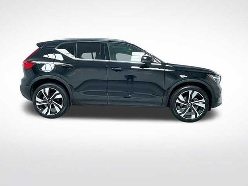 2025 Volvo XC40 Plus