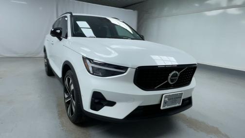 2025 Volvo XC40 Plus Dark Theme