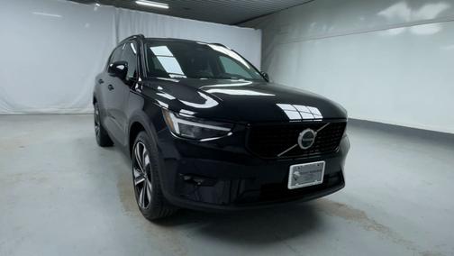 2025 Volvo XC40 Plus Dark Theme