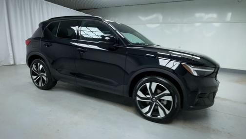 2025 Volvo XC40 Plus Dark Theme