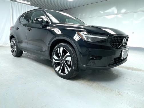 2025 Volvo XC40 Plus Dark Theme