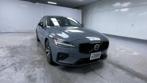 2024 Volvo S60 Plus Dark Theme