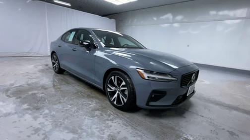 2024 Volvo S60 Plus Dark Theme