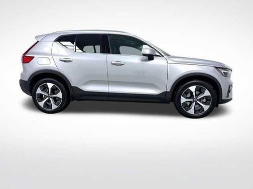 2025 Volvo XC40 Plus