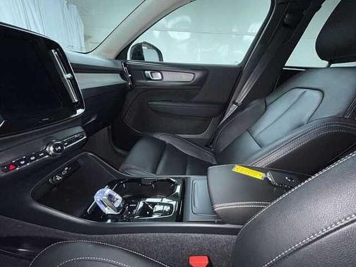 2025 Volvo XC40 Plus