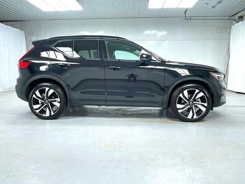 2025 Volvo XC40 Plus