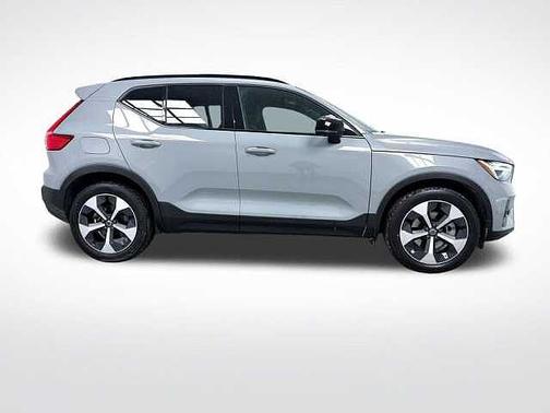 2025 Volvo XC40 Plus