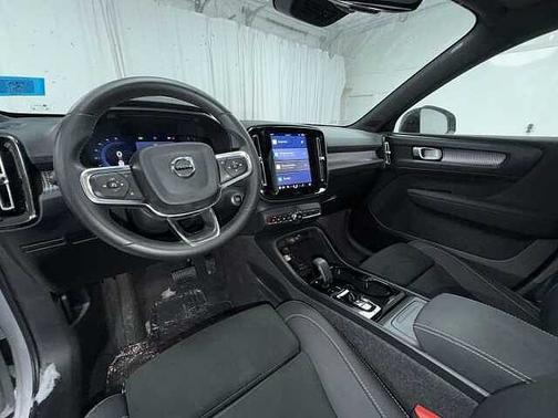 2025 Volvo XC40 Plus