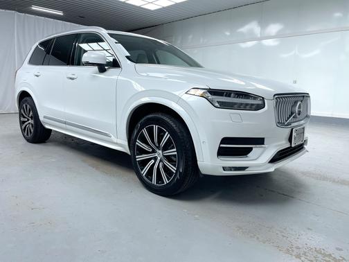 2024 Volvo XC90 B6 Plus Bright Theme