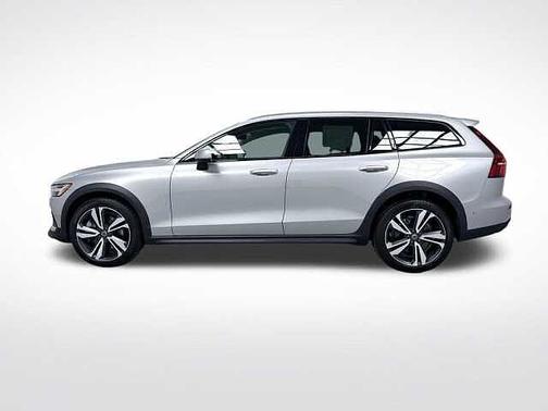 Silver Dawn 2025 Volvo V60 Cross Country Plus