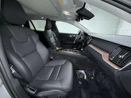Silver Dawn 2025 Volvo V60 Cross Country Plus