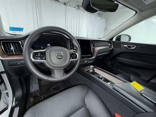 2024 Volvo XC60 Plus