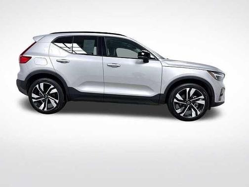 Silver Dawn 2025 Volvo XC40 Plus