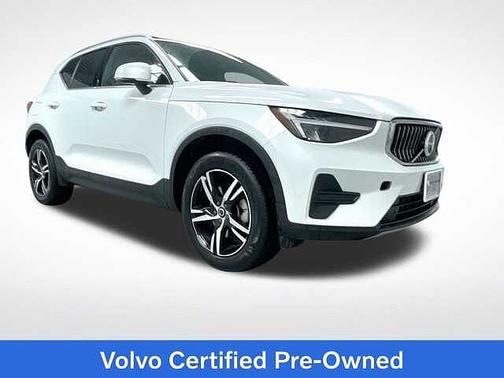 2025 Volvo XC40 Core