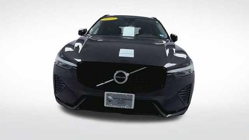Platinum Grey 2023 Volvo XC60 Plus