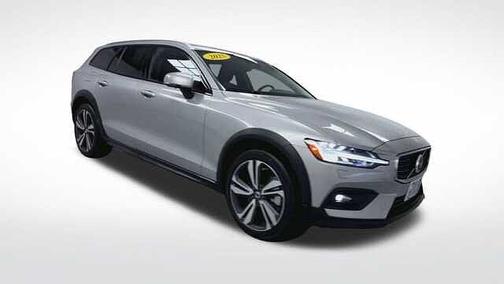 2025 Volvo V60 Cross Country Plus