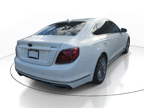 2020 Kia K900 Luxury