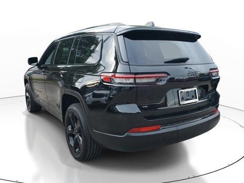 2022 Jeep Grand Cherokee L Laredo