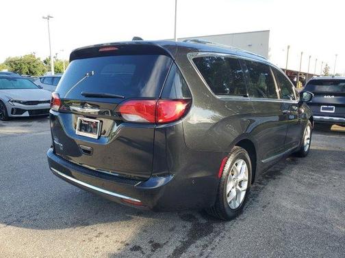2020 Chrysler Pacifica Touring-L
