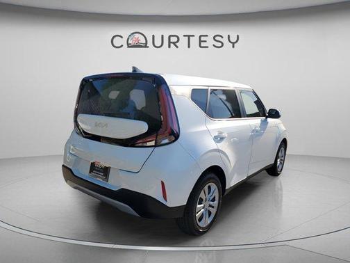 Snow White Pearl 2025 Kia Soul LX