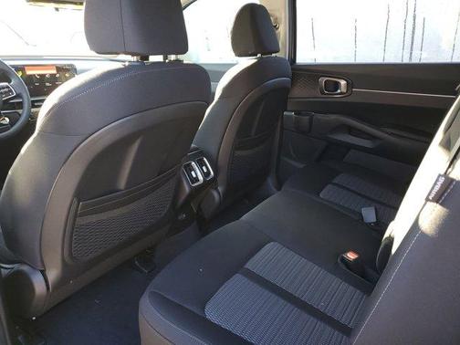 2025 Kia Sorento LX