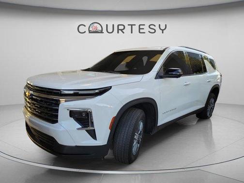 Summit White 2024 Chevrolet Traverse LT